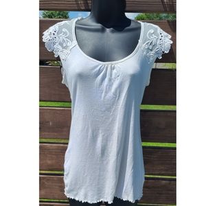 A.N.A. White Lace Cap Sleeve Top size M 🤍